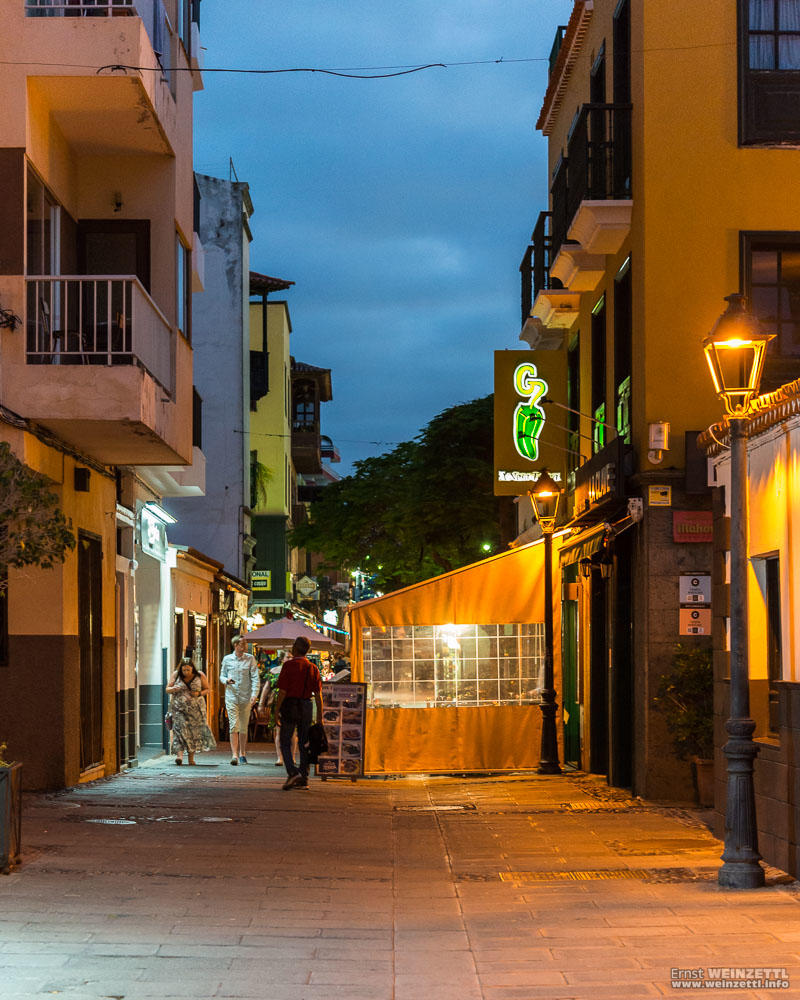 Eines Abends in der Calle de Puerto Viejo.