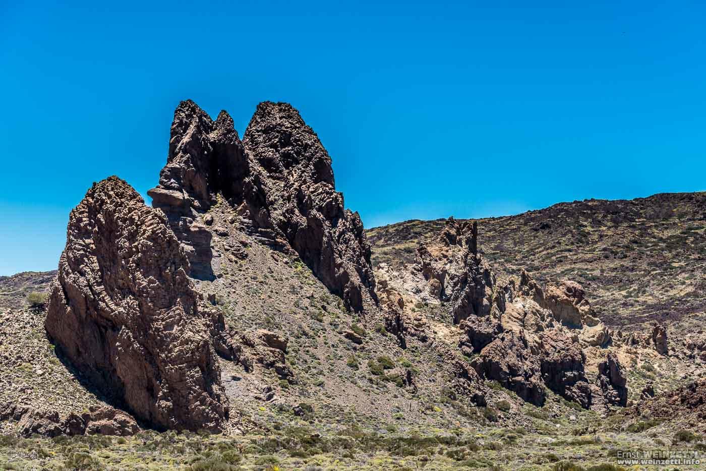 Diese Felsen zeigen ihren vulkanischen Ursprung deutlich.