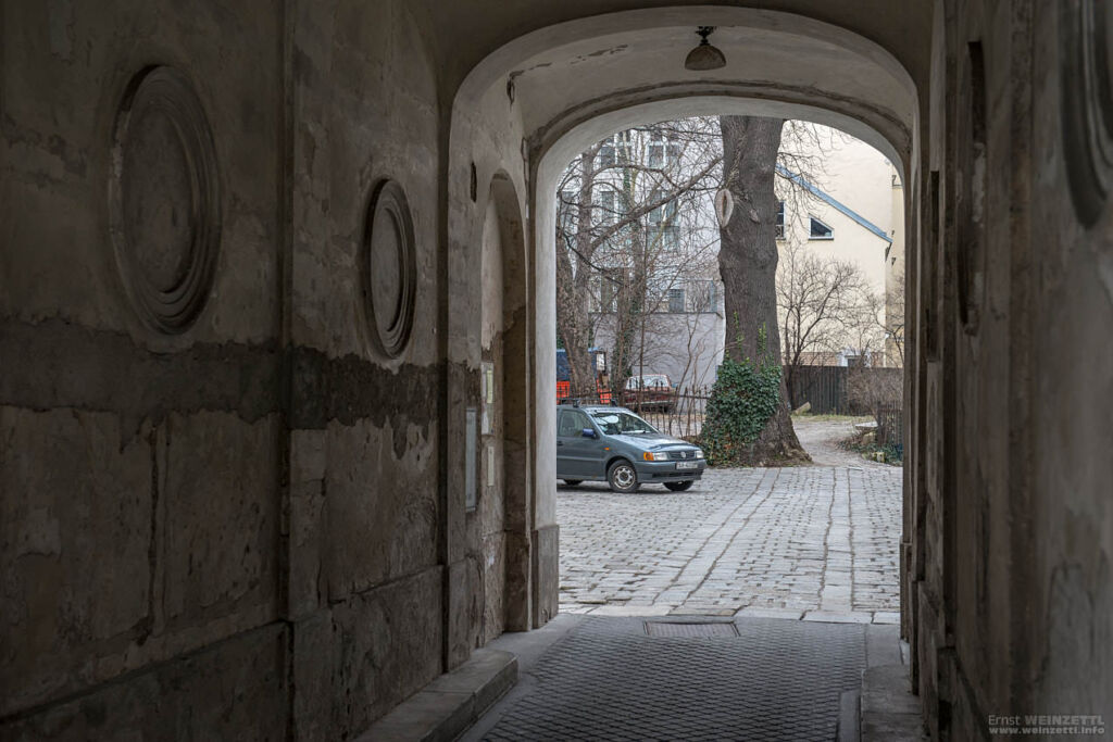 Zieglergasse, leicht abgewetzt
