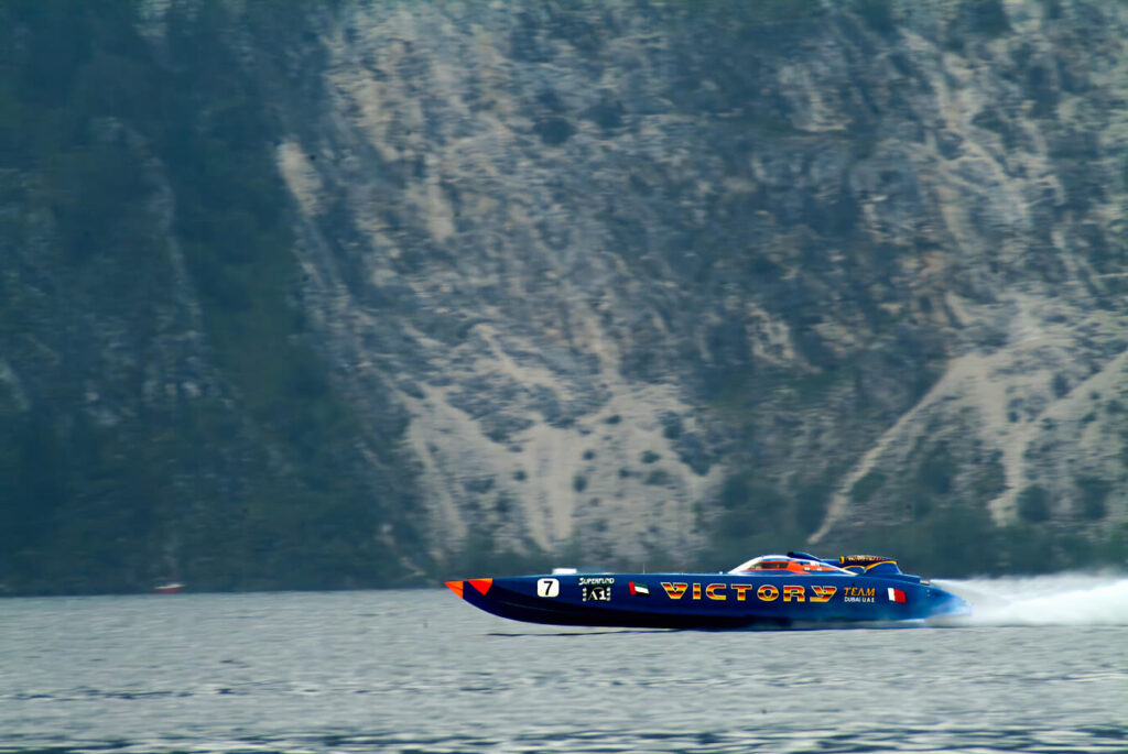 Ein Rennboot der Powerboat-Klasse
