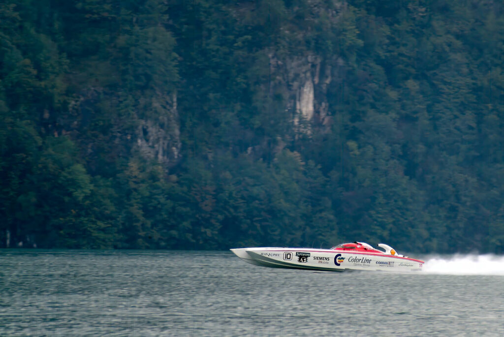 Ein Rennboot der Powerboat-Klasse