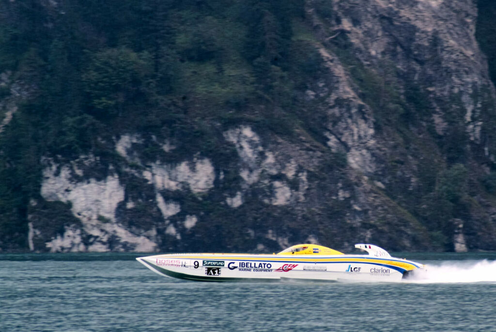 Ein Rennboot der Powerboat-Klasse