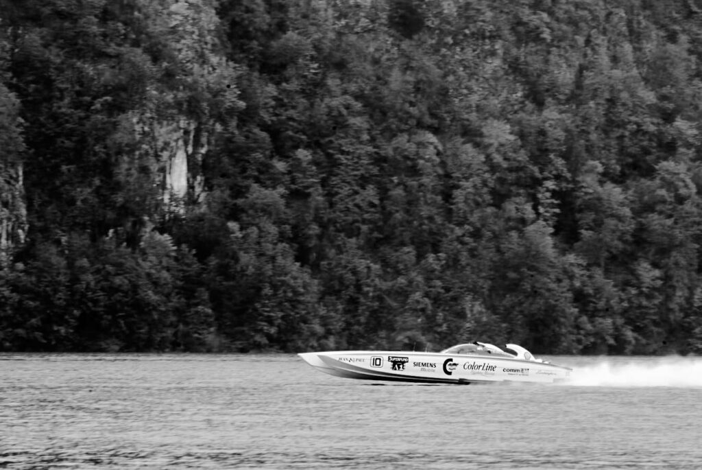 Ein Rennboot der Powerboat-Klasse