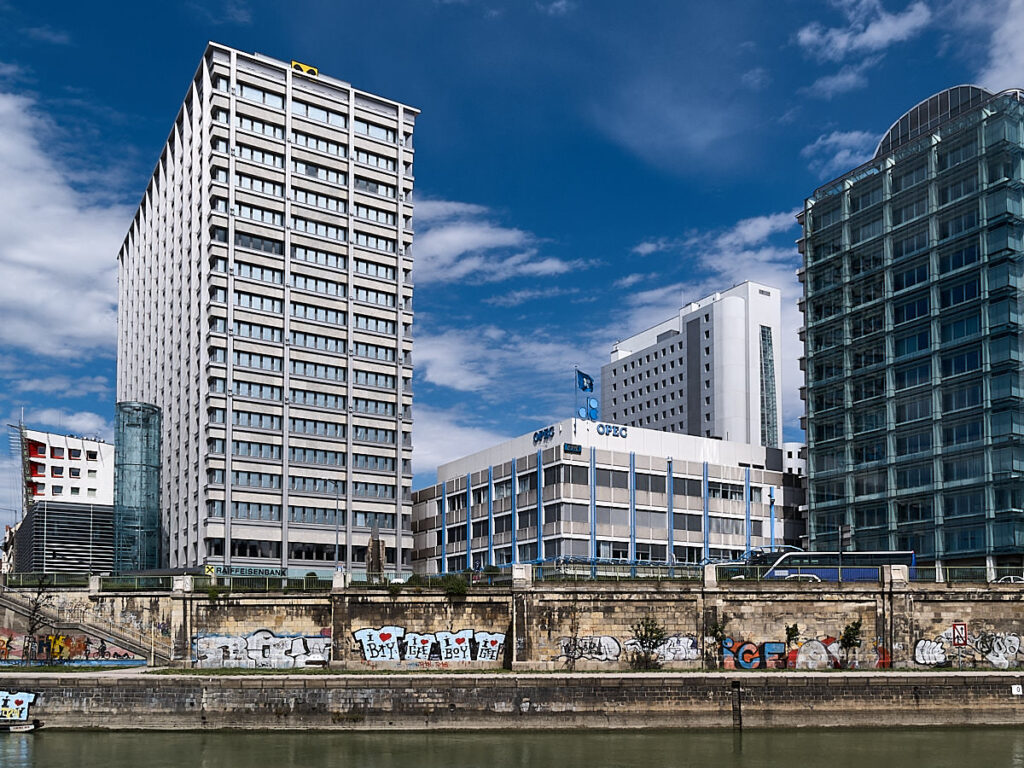 Das OPEC-Gebäude am Donaukanal