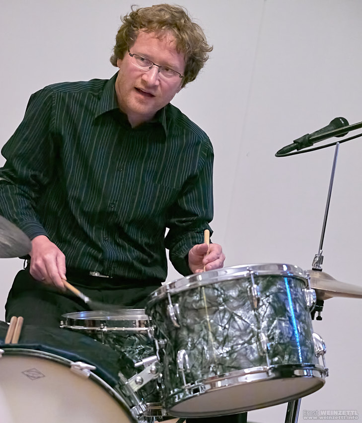 Dirk Engelmeyer am Schlagzeug profiliert sich auch als Sänger.