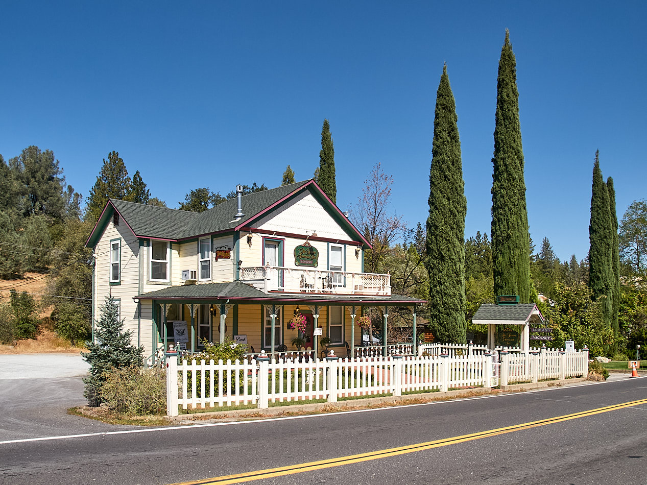 Groveland Lodging