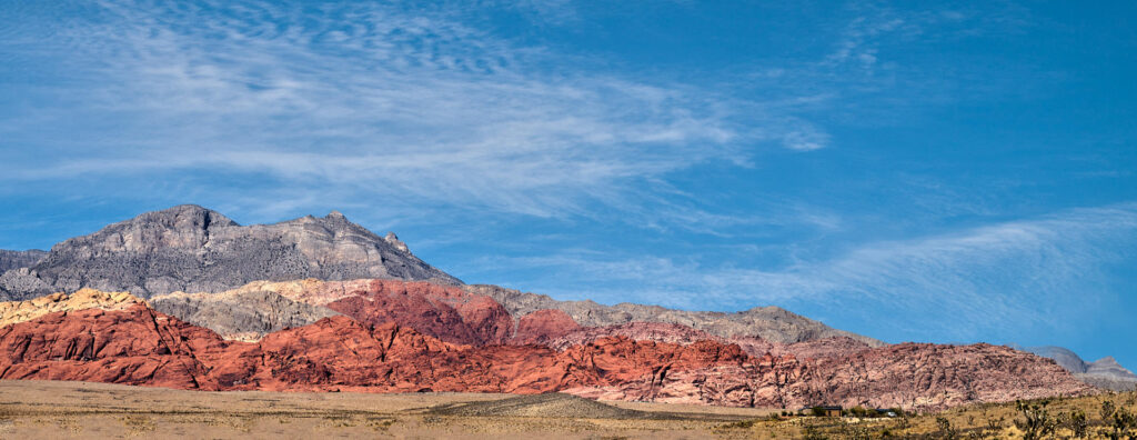 Wie im Death Valley: Eine Vielfalt an Farben bietet das Gestein.