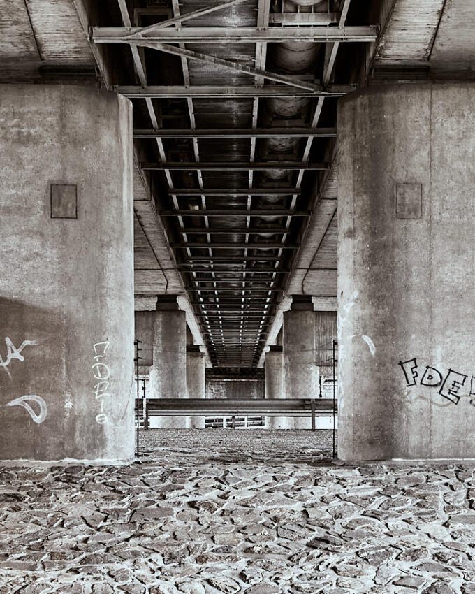 Ein Brückentragwerk auf der Donauinsel