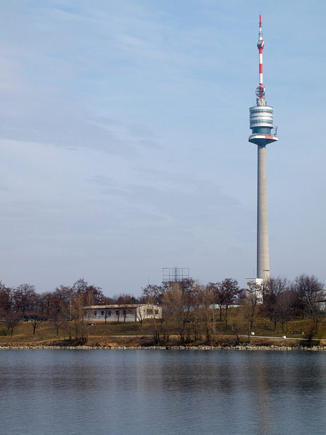 Der 252m hohe Donauturm mit sich drehendem Restaurant