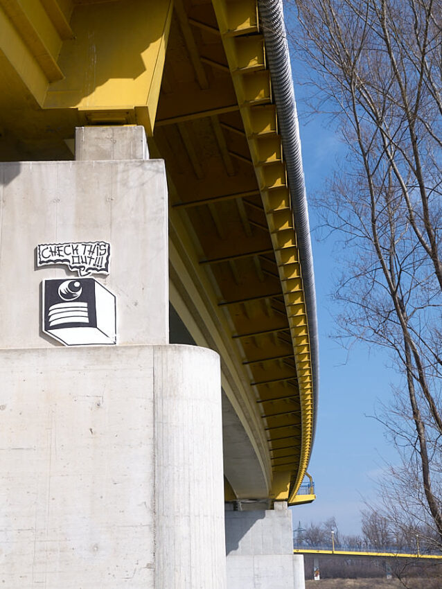 Eine Ersatzbrücke über die Donau