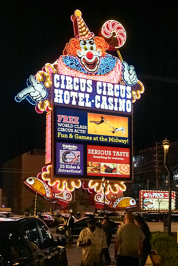 Der Clown des Circus Circus ist weithin sichtbar.