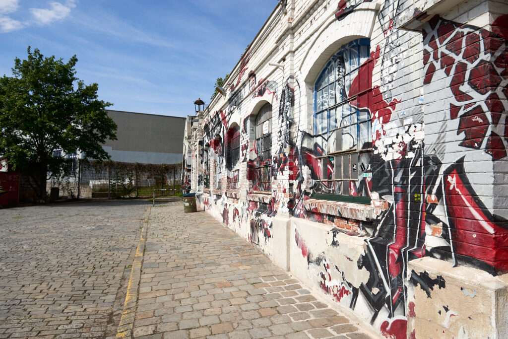 Eine Außenmauer der Halle