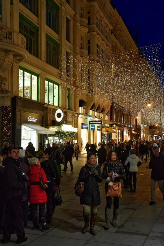 Belebte Gschäftsstraße