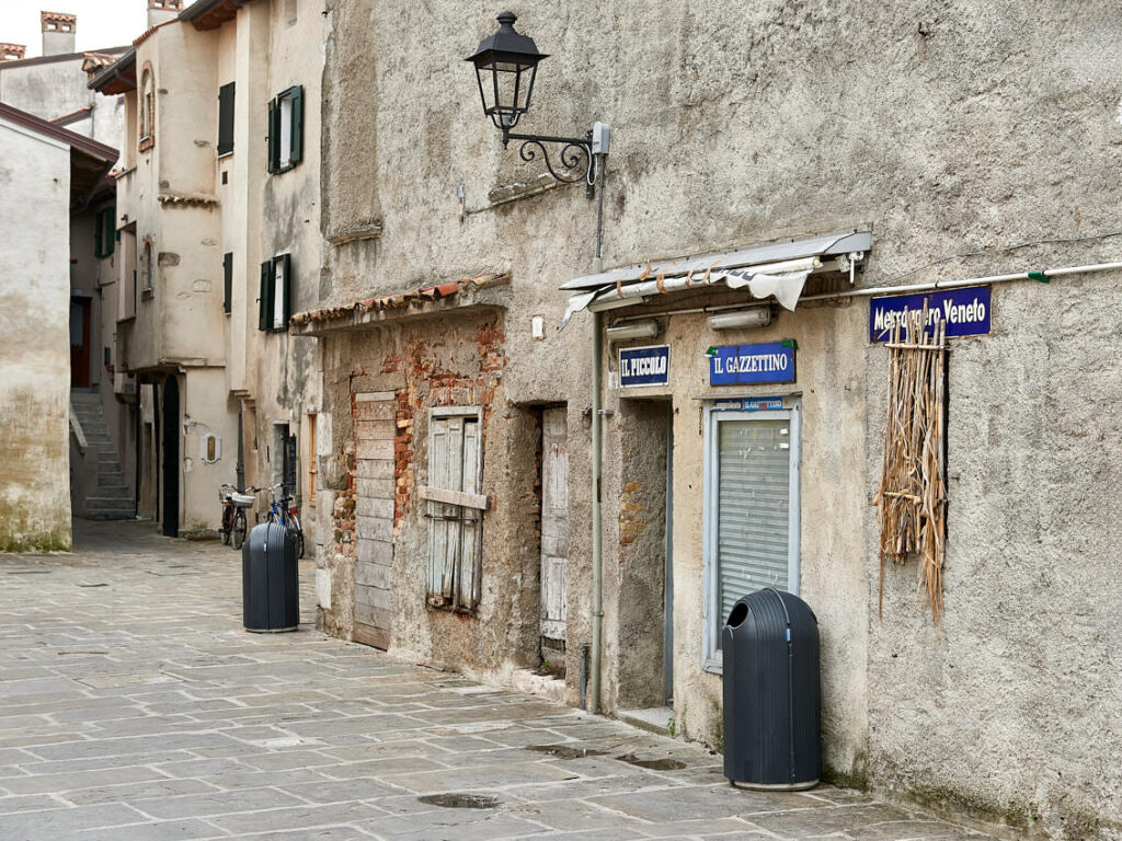 Grado, verfallene Gassen in der Altstadt