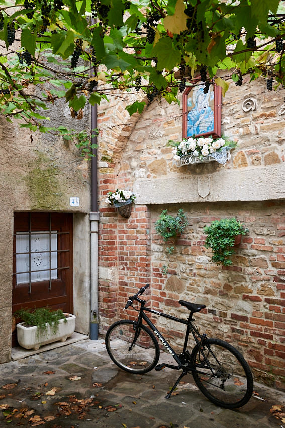Kleine Hinterhöfe in der Altstadt von Grado