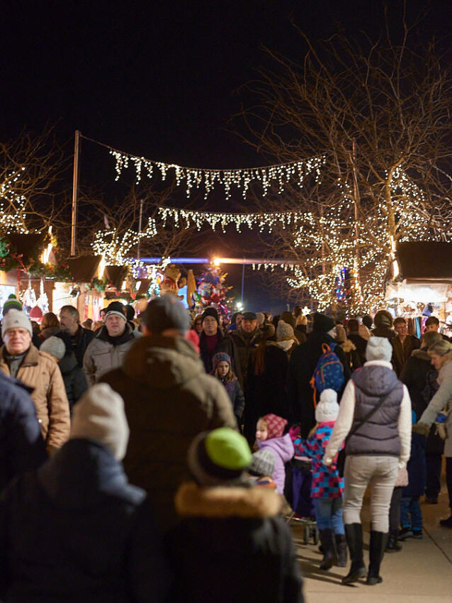Starkes Gedränge auf dem Weihnachtsmarkt