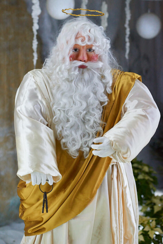 Weihnachtsmann oder St. Petrus mit Schlüssel zum Himmelstor