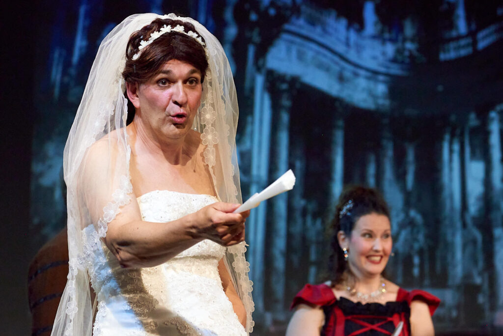 Ein Schauspieler, verkleidet als Sissy