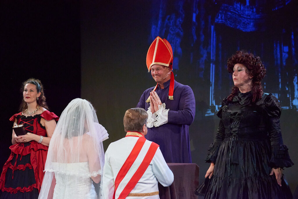 Ein Priester traut ein Paar