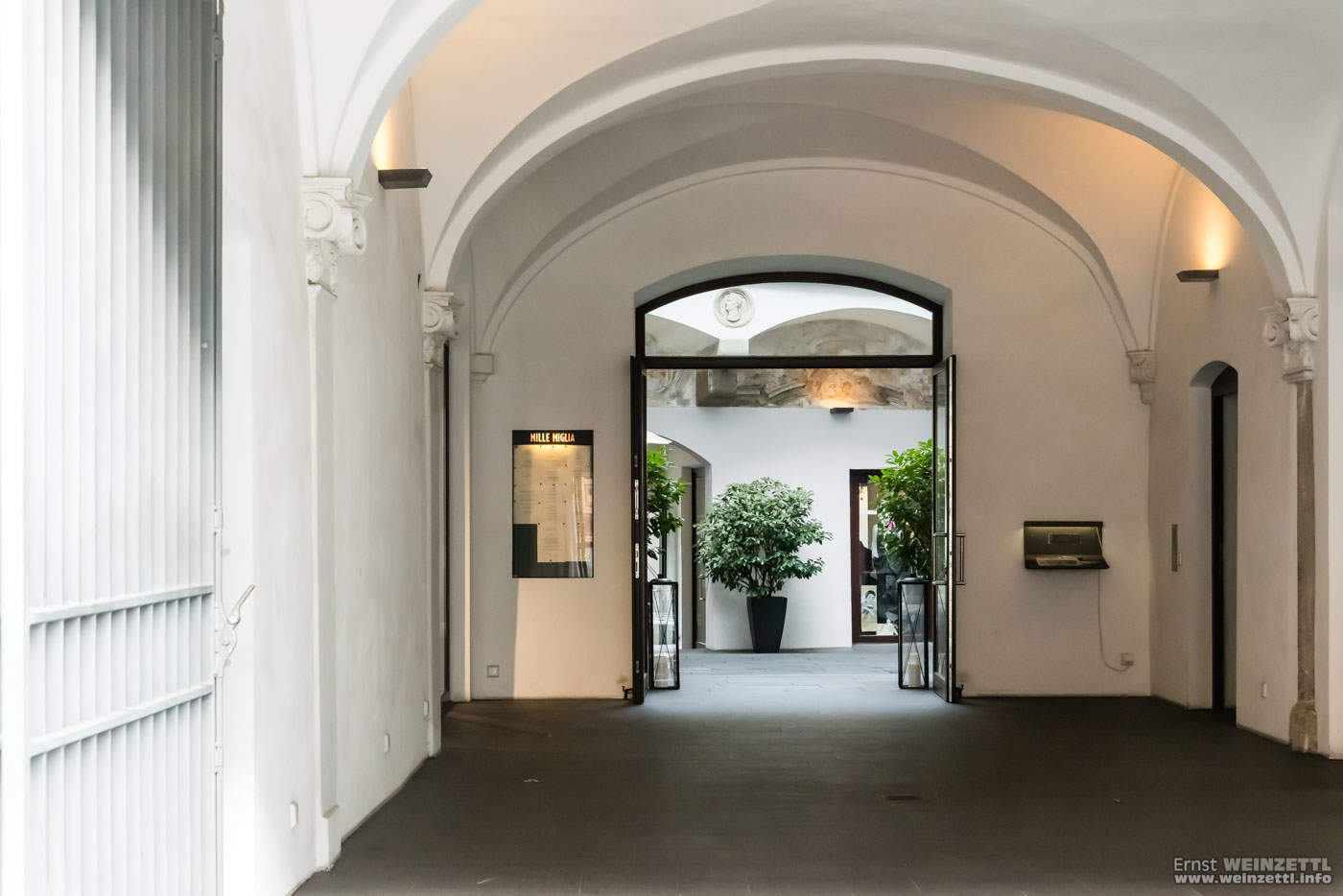 Einer der vielen Höfe in der Maximilianstraße