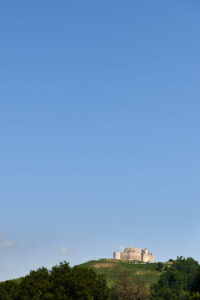 Die Burg Taggenbrunn blickt weit übers Land.
