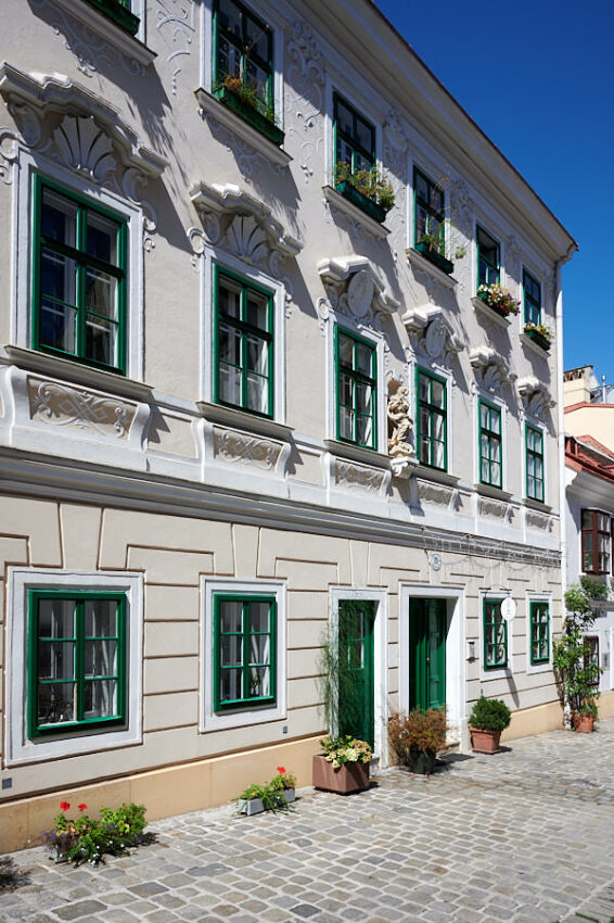 Eine Hausfront in der Spittelberg-Gasse