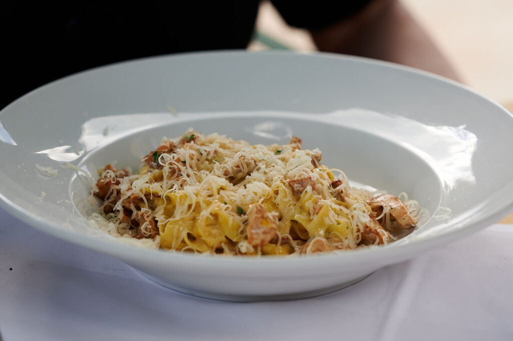 Köstliche Pasta mit geriebenem Käse