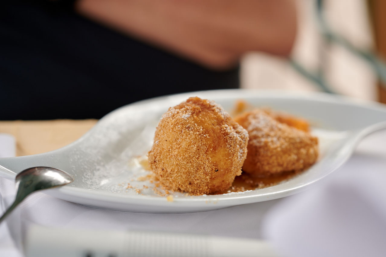 Marillenknödel, handgefertigt