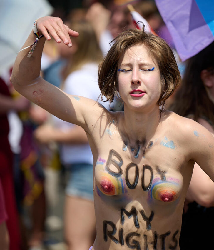 Eine Frau mit Body Painting