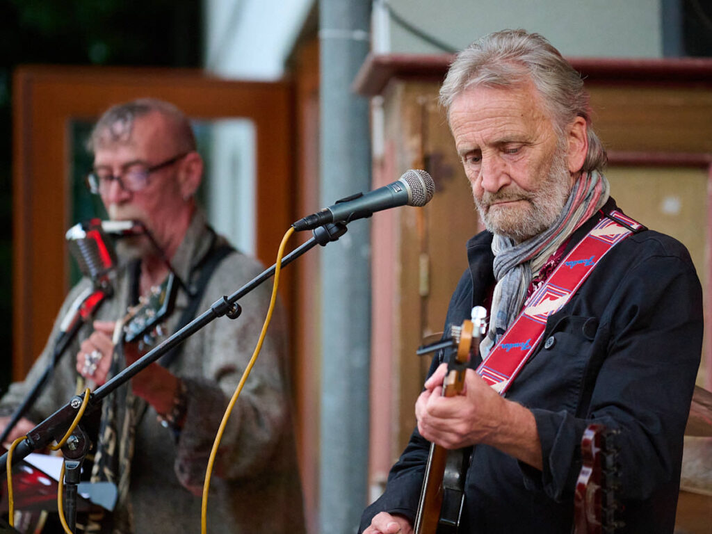 Norbert Eipeltauer, hinter ihmBarney Patterson.