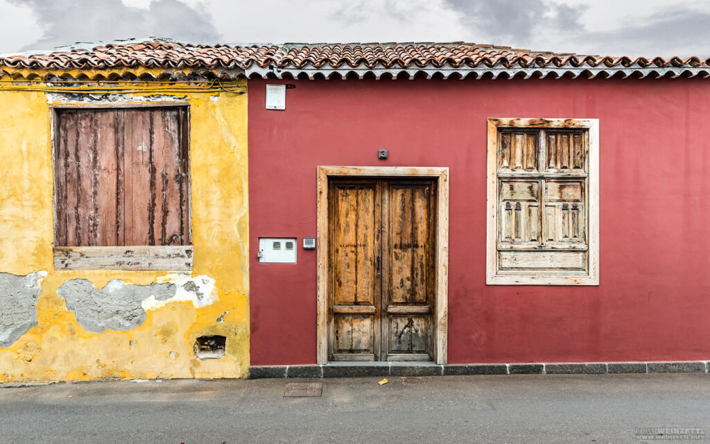 Eine ungepflegte Hausfassade in Garachicco